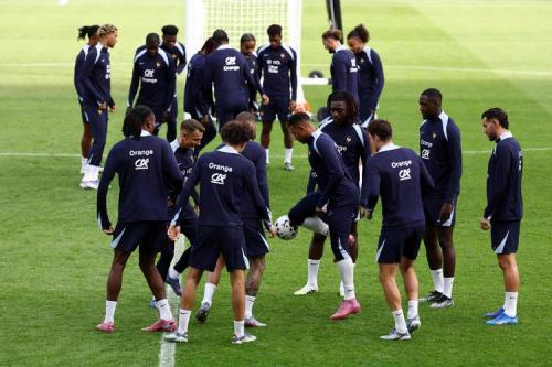队报：法国队正在与FIFA进行沟通，申请调整世界杯的赛前日程