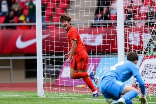 U19国足01落后澳大利亚！艾力尼扎尔送点，麦卡利斯特点射破门