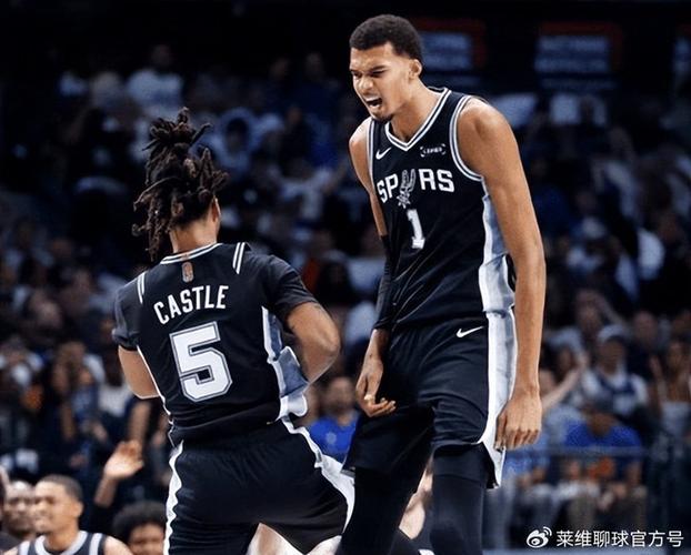 弗莱：文班足够年轻且迅速改变了球队文化我支持他拿MVP